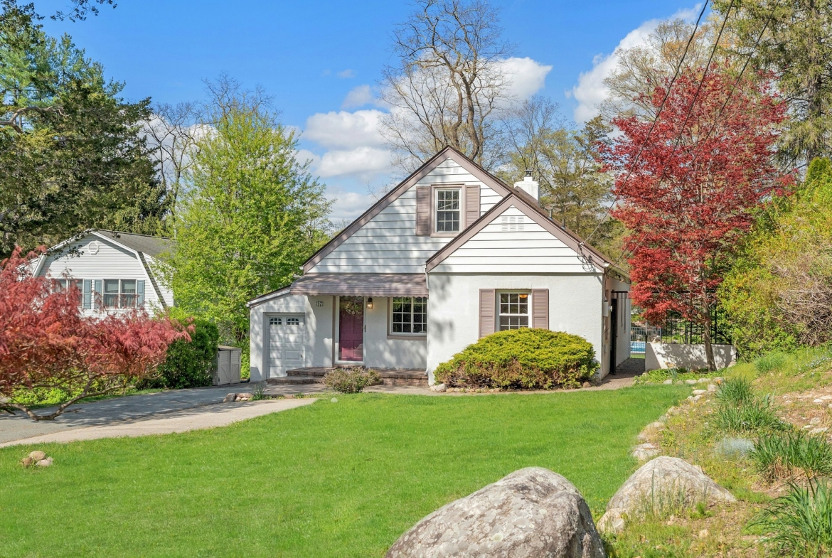 17 Andrew Avenue Oakland NJ