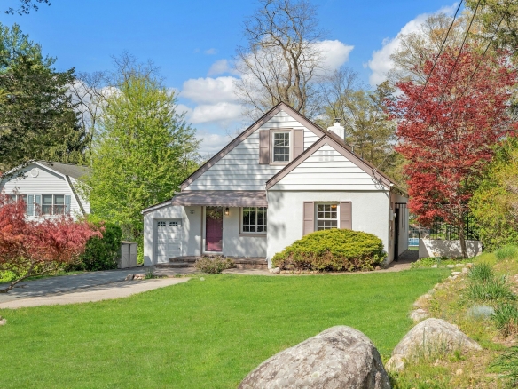 17 Andrew Avenue Oakland NJ